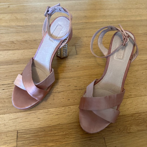 Beautiful & Unique Pale pink satin ankle strap platform heels by Topshop. - Picture 2 of 7